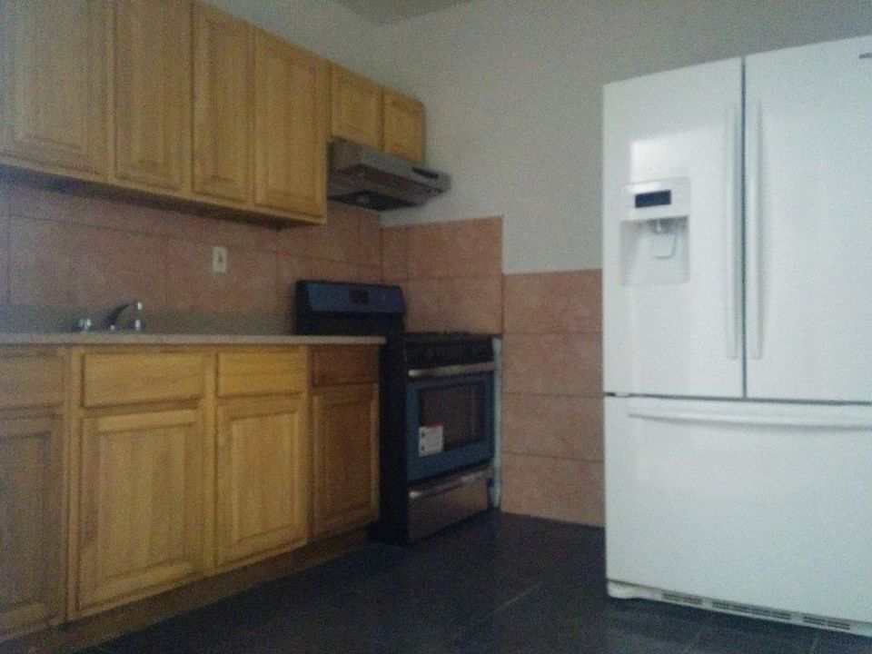 1st image of 646 Franklin Ave #1