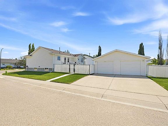 2nd image of 109 E Logan Close