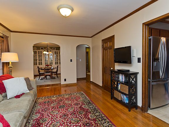 4th image of 236 E Jeffrey Pl