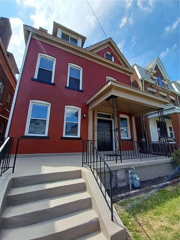 629 Collins Ave photo 1