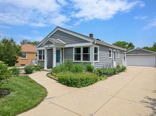 4646 N 101st St, Wauwatosa, WI 53225