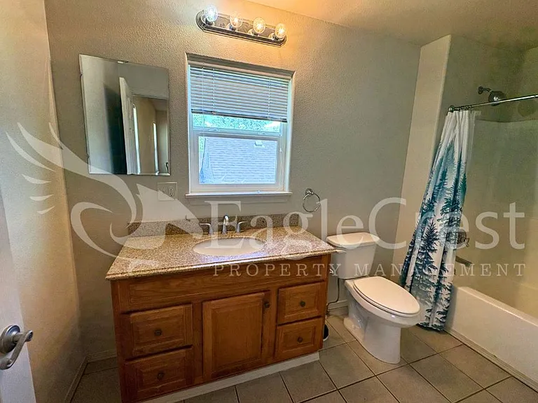 216 N Park St — Photo 30
