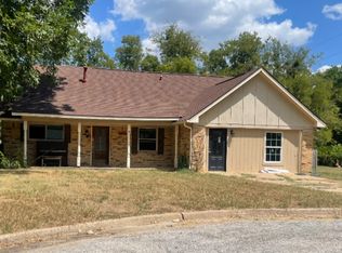 2826 Laurel Ln, Commerce, TX 75428