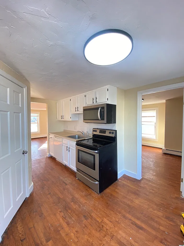 3 bed, 1250 sqft, $2,300 — Photo 1
