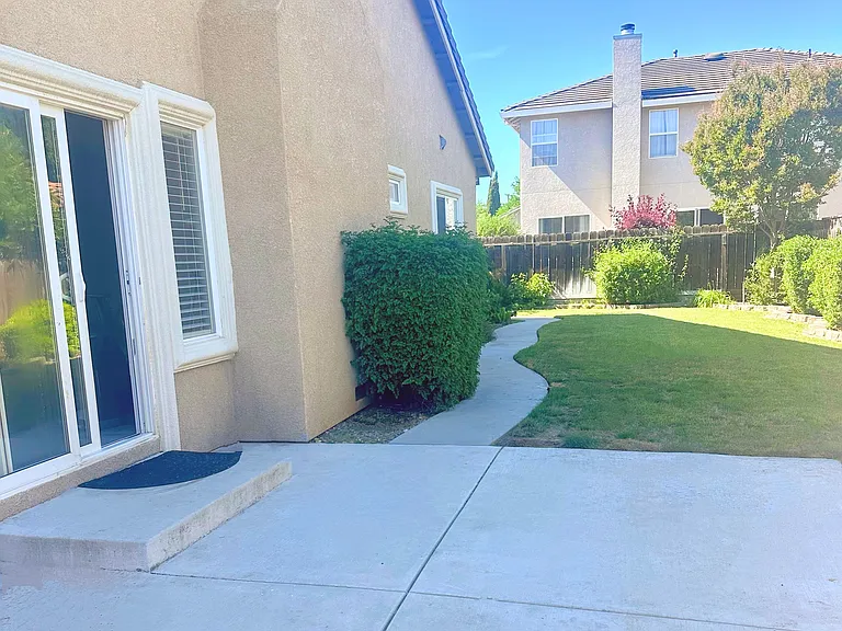 1851 Calistoga Dr — Photo 2