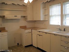 2nd image of 1207 S Elm St