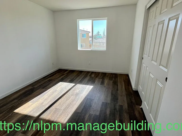 13328 Hyacinth Ct — Photo 23