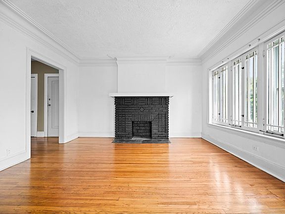 3rd image of 2729 Euclid Heights Blvd APT 3
