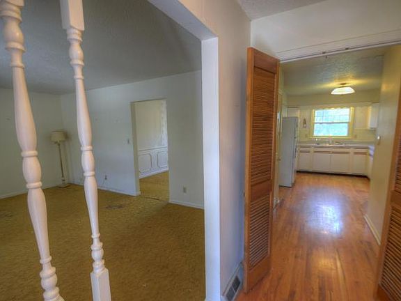 3rd image of 2507 Meadow Lark Ln