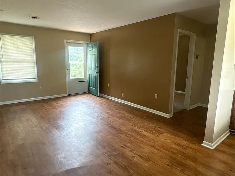 25123 York Dr #12 — Photo 4