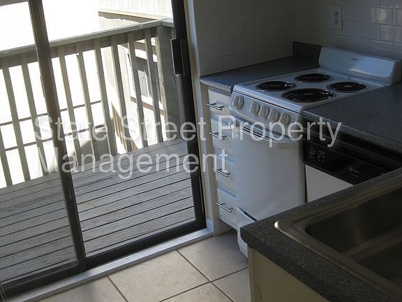 4th image of 2100 Nueces St APT 201