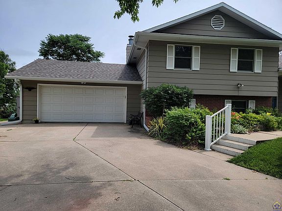 2nd image of 2002 Schaeffer Way