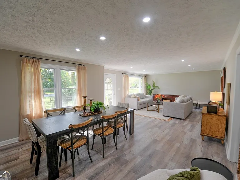370 Georgia Ave — Photo 5
