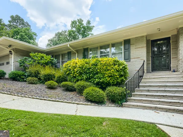 1909 Lake Lucerne Way, Lilburn, GA 30047