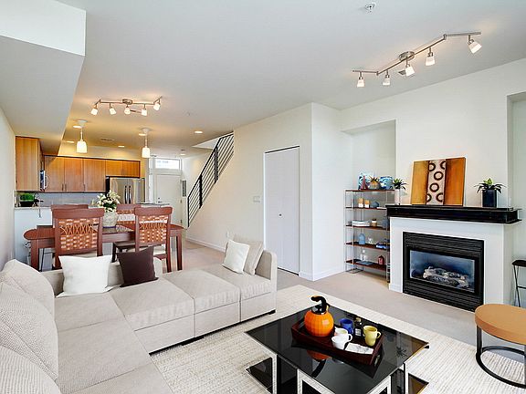 5th image of 2483 Birch Ave N #2102