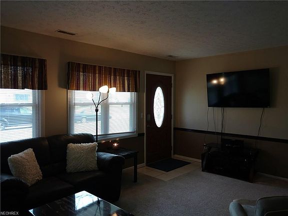 5th image of 130 Nebraska Dr