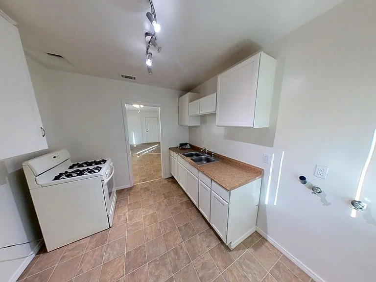 1804 Capri Ave — Photo 6