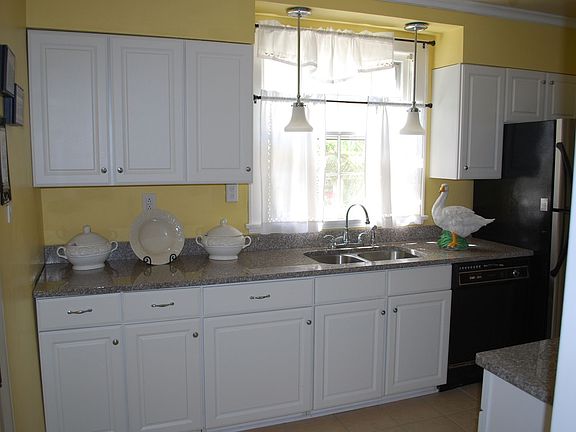 Newly Updated Kitchen with Granite Counter Tops