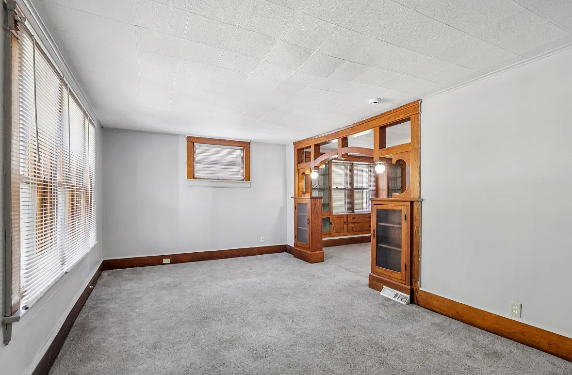 398 Margaret St — Photo 4