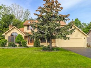 412 Cedar Creek Trl, Rochester, NY 14626