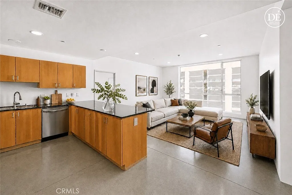 2 bed, 1120 sqft, $3,295 — Photo 3