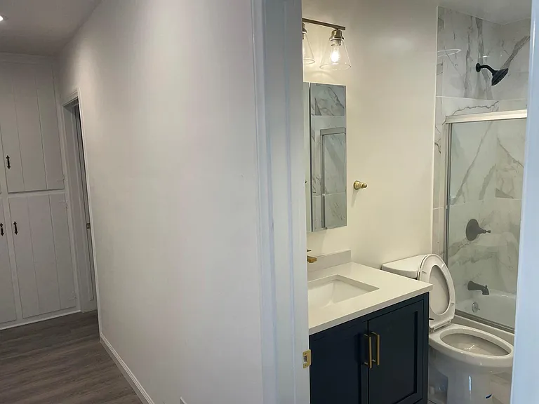 22602 Victory Blvd — Photo 9