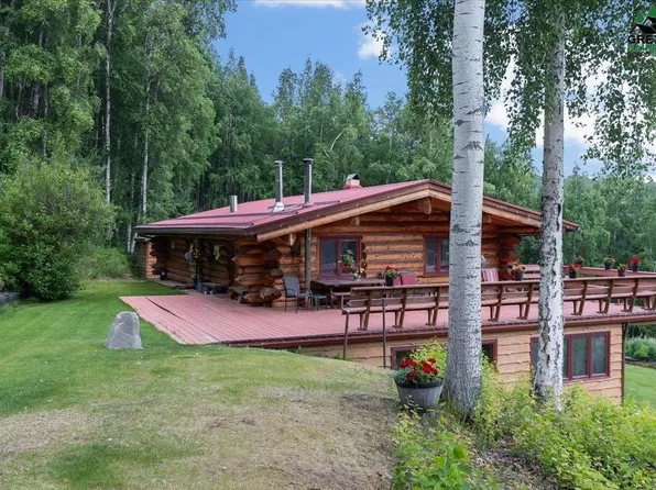 750 Black Fox Dr, Fairbanks, AK 99709