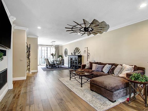 3rd image of 405 E Bougainvillea Ln