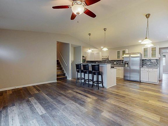 3rd image of 17012 Lockwood Ave