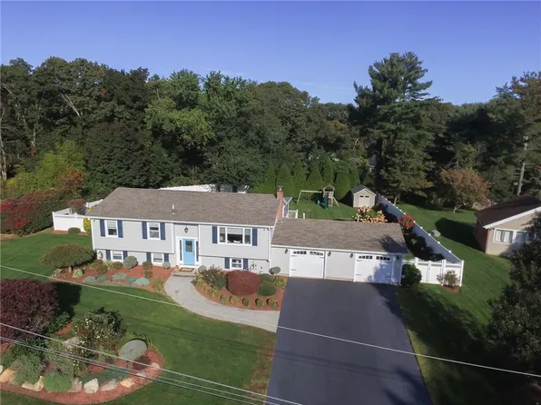 47 Carriage Hill Rd, North Kingstown, RI 02852