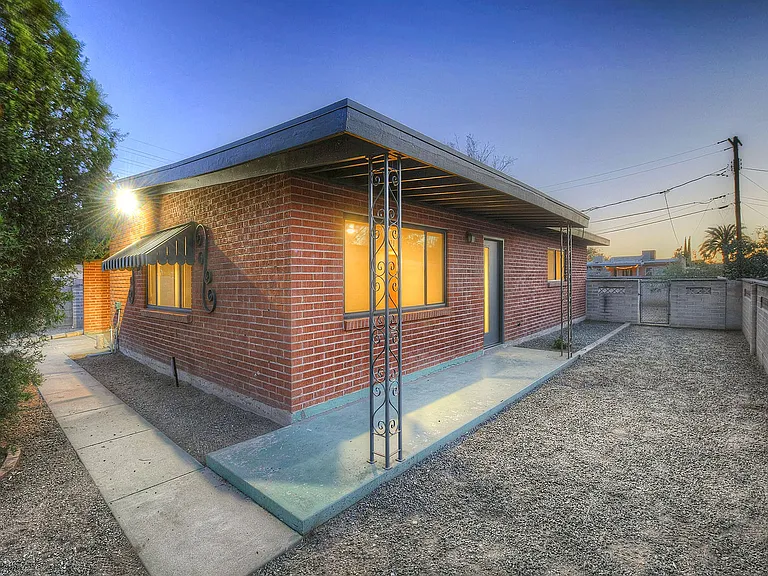 1445 N Arcadia Ave — Photo 1