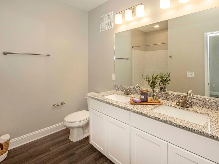 Farragut Pointe — Photo 16