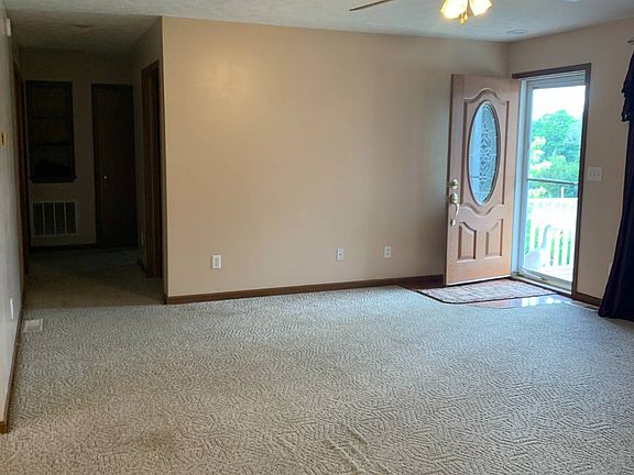5th image of 35 Fairways Dr
