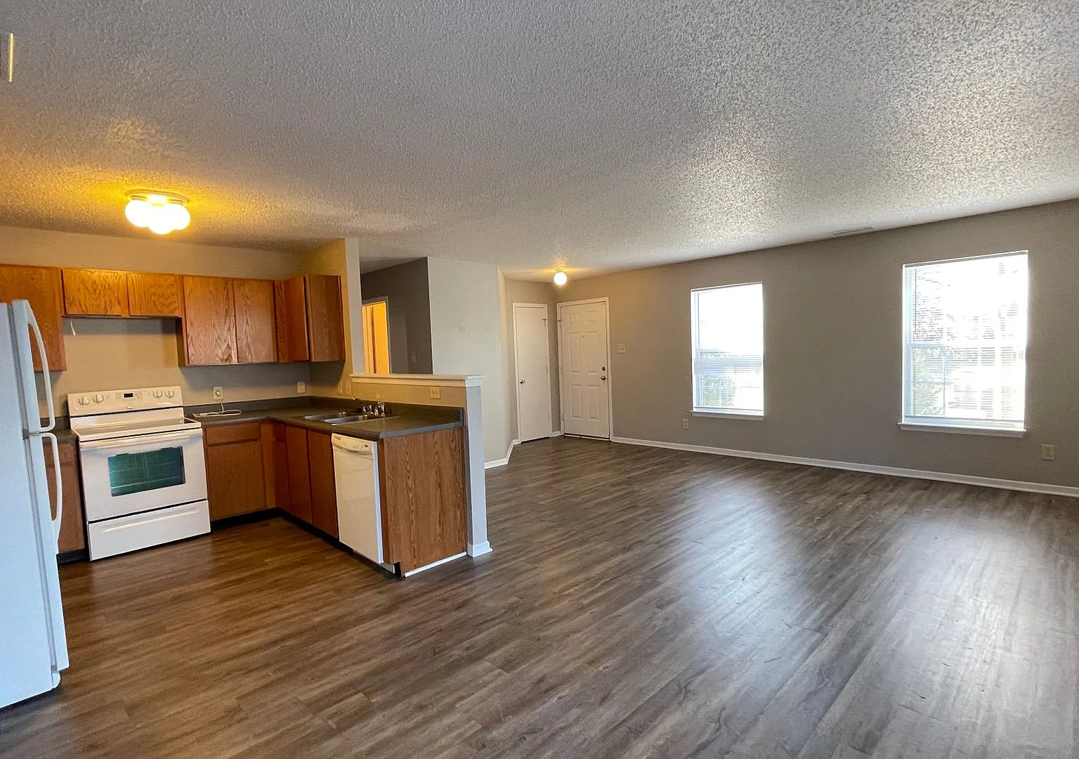 HOUSE...3 Bedroom 2.5 Bath — Photo 3