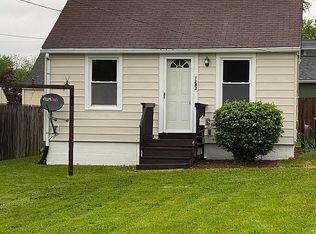 1283 Stratford St, Barberton, OH 44203