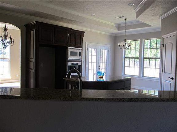 3rd image of 275 Lakewood Dr
