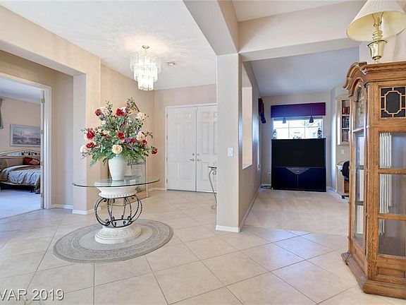 3rd image of 1623 Clarksville Ct