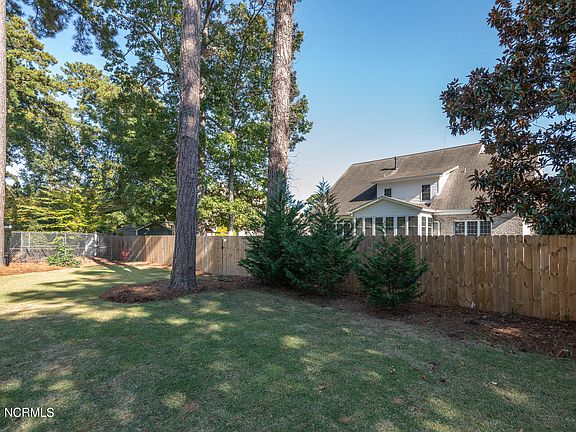 4th image of 901 Bremerton Drive