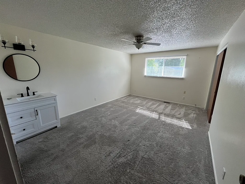 1000 & 1002 N Clover Dr — Photo 2