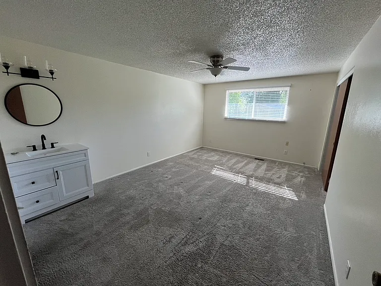 1000 & 1002 N Clover Dr — Photo 2