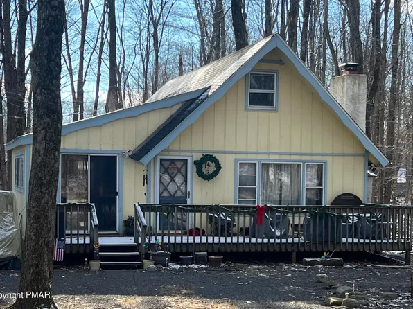 1136 Cherokee Dr, Pocono Lake, PA 18347