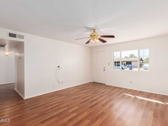 3rd image of 1024 W Tulane Dr