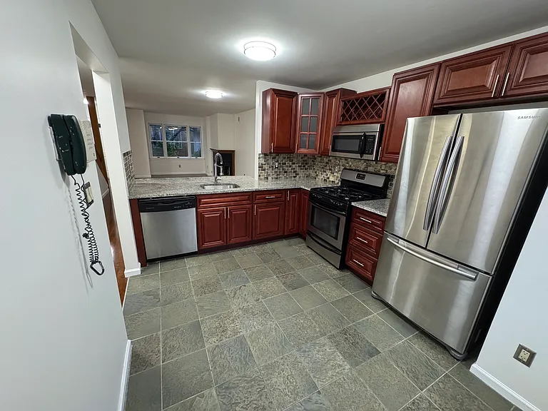 230 Washington Ave — Photo 5