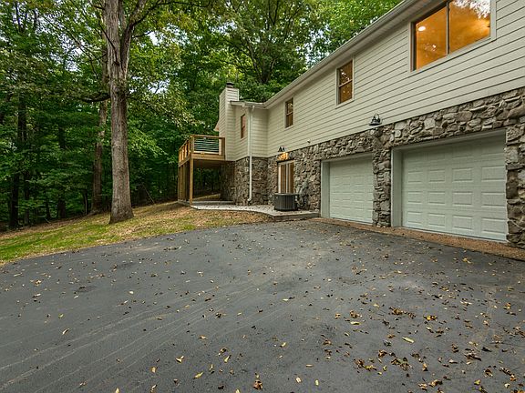 5th image of 107 Moonlight Dr