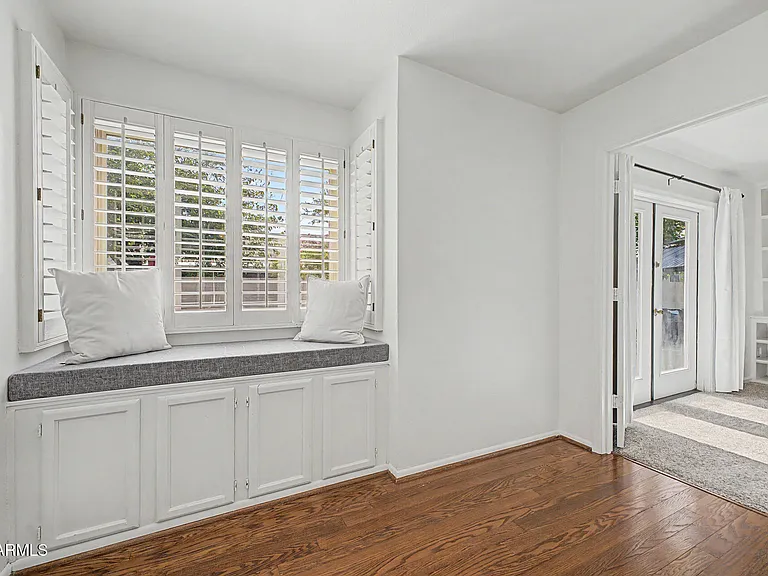 2445 S Catarina — Photo 21