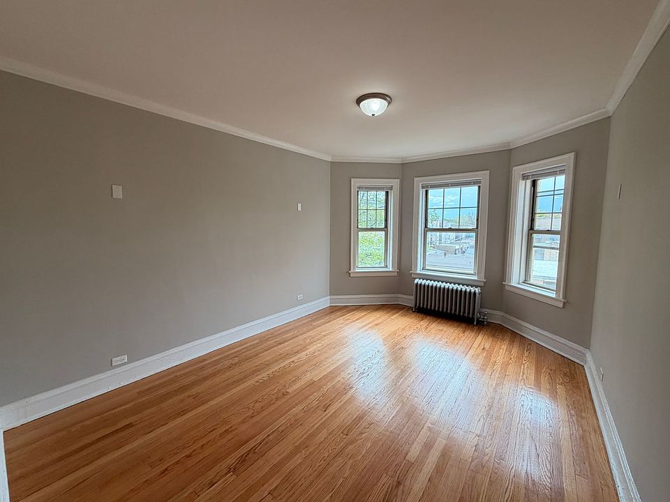 1st image of 2320 W Granville Ave APT 3