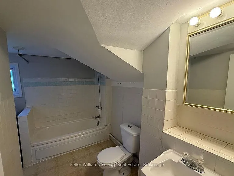 169 Mary St N #2 — Photo 9