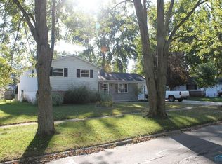 301 Shrewsbury Dr, Holland, OH
