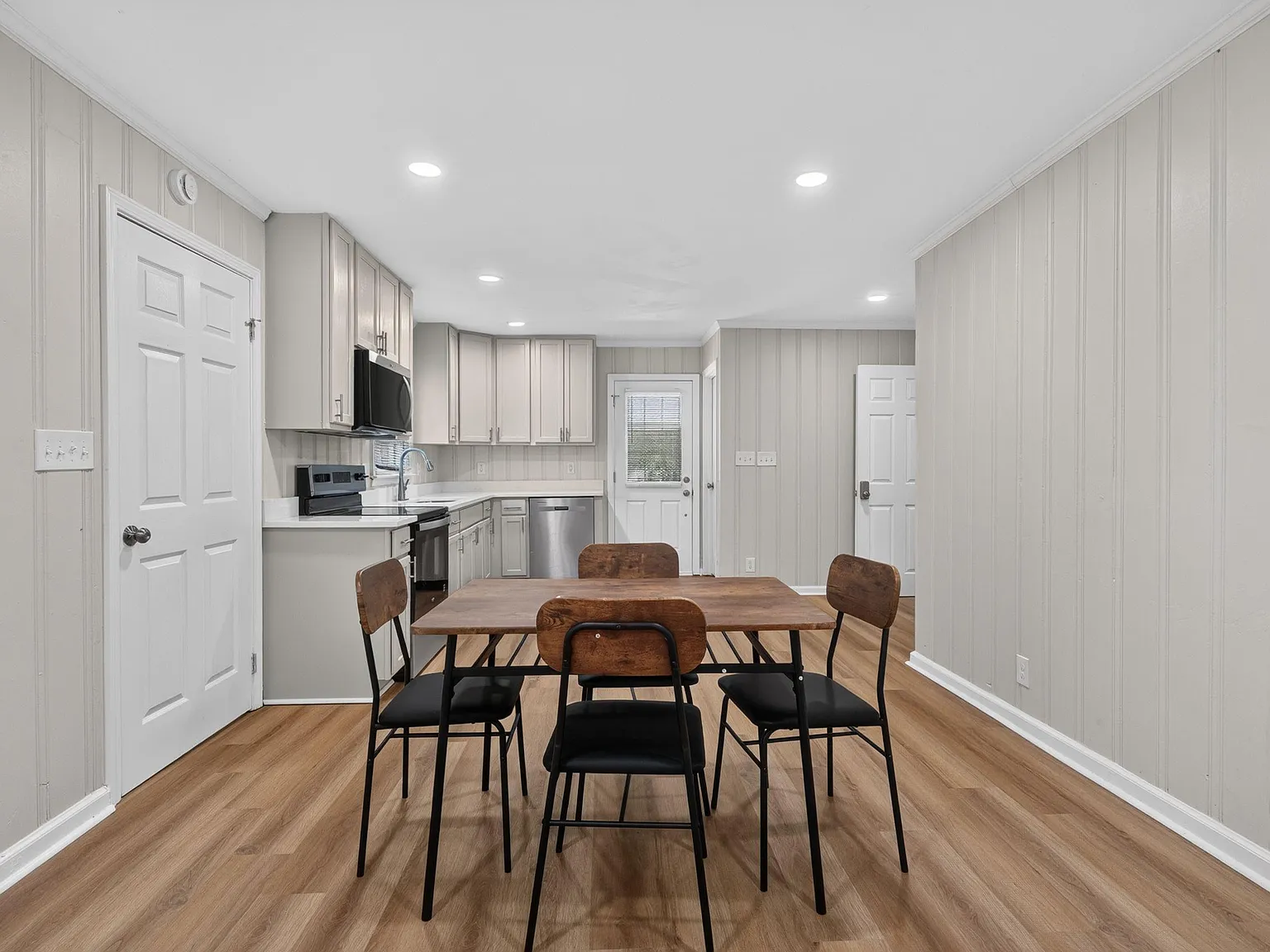 4 bed, 2.0 bath, 1759 sqft, $724 — Photo 4