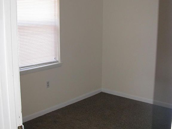 4th image of 49 Hillcrest Dr APT 8